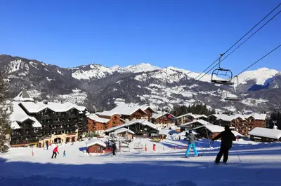 a group of people on a ski slope with a ski lift at Les Eterlous 28 - Appt montagne 4 pers in Morillon
