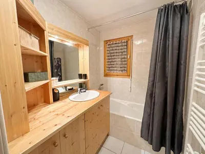 a bathroom with a sink and a bath tub at Grand T3 familial au cœur de Samoëns avec parking et wifi - FR-1-624-148 in Samoëns