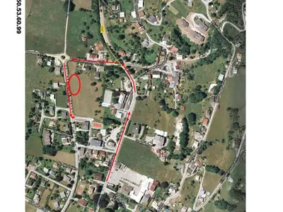 a map with a red circle in the middle at Appartement T3 avec balcon et grande terrasse, proche centre et ski-bus, parking inclus - FR-1-624-149 in Samoëns
