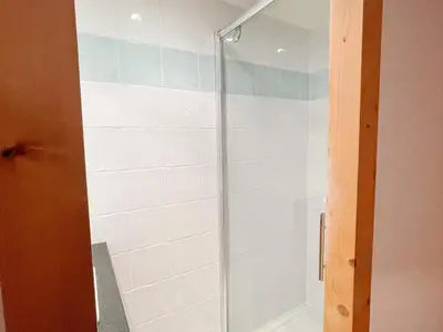 a shower with a glass door in a bathroom at Appartement T3 avec balcon et grande terrasse, proche centre et ski-bus, parking inclus - FR-1-624-149 in Samoëns