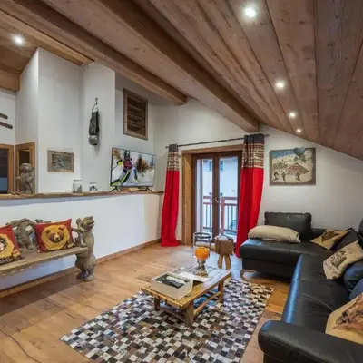 Appartement rénové au centre de Megève avec balcon et parking - FR-1-569-137