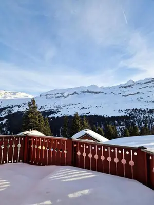 a fence covered in snow with mountains in the background at Résidence Hameau - Chalet lumineux · Poêle à bois · WIFI gratuit et illimité · Garage MAE-1691 in Magland