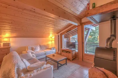a living room with a couch and a tv at Appartement Denali - Welkeys in Demi-Quartier