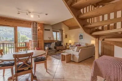 a living room with a table and a couch at Le Chardon Argenté T4 Duplex 4 etoiles - 7 couchages - Parking&Piscine in Samoëns