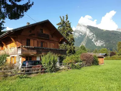 a house with a car parked in front of it at Appartement T4 au calme avec jardin et wifi, proche du centre et ski-bus - FR-1-624-150 in Samoëns