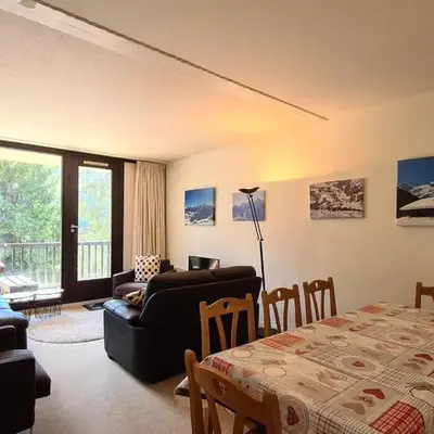 Appartement spacieux au pied des pistes avec balcon et WIFI - FR-1-425-212