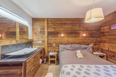 a bedroom with a tub and a bed and a sink at Villa Princesse - Centre-ville - Renove in Chamonix-Mont-Blanc