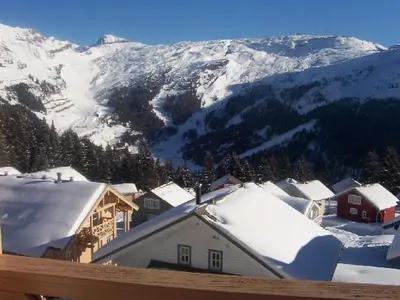 a town with snow covered roofs and a mountain at Appartement confortable 2 chambres, balcon sud, 6 pers. - FR-1-425-213 in Arâches-la-Frasse