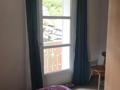 a window with blue curtains in a room at Appartement confortable 2 chambres, balcon sud, 6 pers. - FR-1-425-213 in Arâches-la-Frasse
