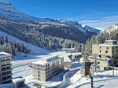 a view of a resort in the snow at Studio confortable au pied des pistes - 4 pers. - FR-1-425-224 in Arâches-la-Frasse