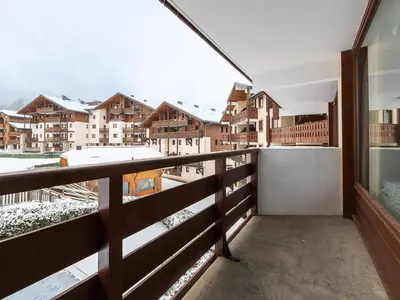 a balcony with a view of some buildings at Les Eterlous 25 - Appt vue pistes 4 pers in Morillon