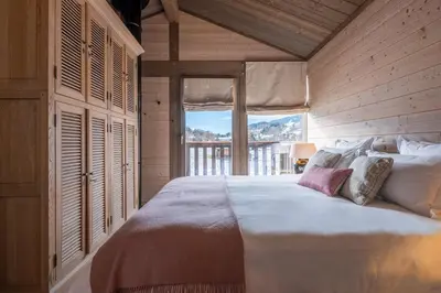a bathroom with a sink and a shower at Chalet Satine - Luxe au pied des pistes in Demi-Quartier