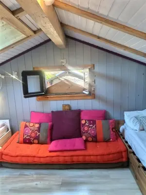 a living room with a red couch in a room at Cosy Petite Chalet T3, Jardin, Terrasse, Parking. Chamonix Mont-blanc. in Les Houches