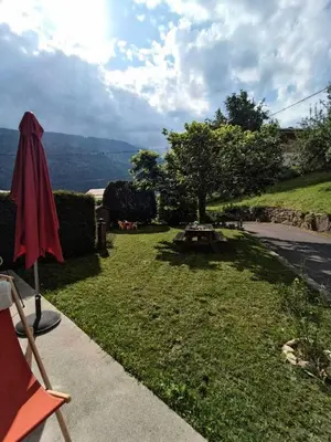 a garden with a table and a bench in the grass at Résidence La Planchette - L'Alpin - 4 pièces dans un chalet individuel MAE-7861 in Saint-Gervais-les-Bains