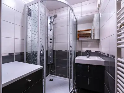 a bathroom with a shower and a sink at Les Sitelles - 12 - Appt vue montagne - 6 pers in Morillon