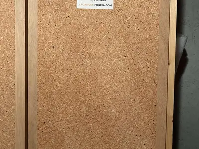 a cork bulletin board with a sign on it at Charmant studio avec balcon exposé sud, casier à skis et parking, proche des pistes à Demi-Quartier - FR-1-597-175 in Demi-Quartier