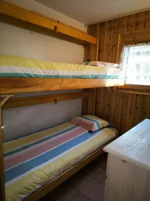 two bunk beds in a room with a window at Appartement à 50m des remontées in Saint-Gervais-les-Bains
