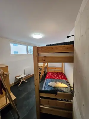 a bedroom with two bunk beds in a room at Les Fées Mer : appart 150 m² hypercentre calme 10p in Chamonix-Mont-Blanc