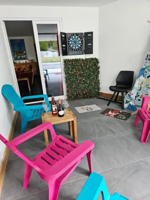 a living room with two chairs and a table at Les Fées Mer : appart 150 m² hypercentre calme 10p in Chamonix-Mont-Blanc