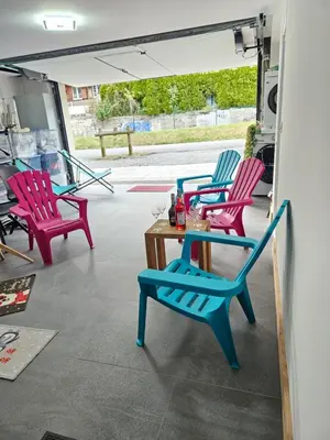 four colorful chairs and a table in a garage at Les Fées Mer : appart 150 m² hypercentre calme 10p in Chamonix-Mont-Blanc