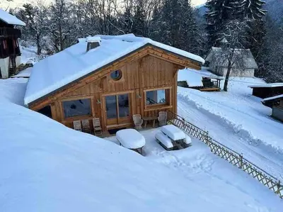 a log cabin with snow on the roof at Chalet 3 chambres, 11 personnes près du domaine skiable, parking gratuit, Chez Pépé à Saint-Gervais in Saint-Gervais-les-Bains