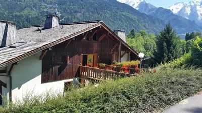 a house with a balcony with flowers on it at Etoile des Alpes in Saint-Gervais-les-Bains