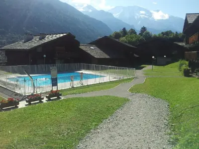 a path leading to a swimming pool in a mountain at Etoile des Alpes in Saint-Gervais-les-Bains