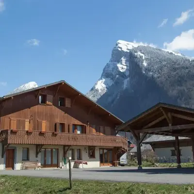 Particulier loue 2 appartements communicants dans chalet à Samoëns jusqu à 16 couchages