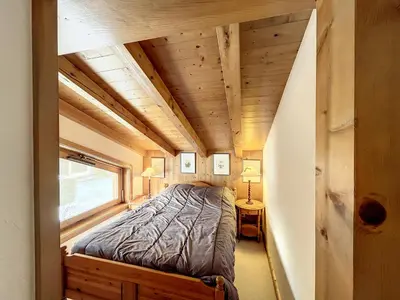 a bedroom in a tiny house with a bed at Appartement 3 pièces proche pistes à Combloux avec parking - FR-1-560-117 in Combloux
