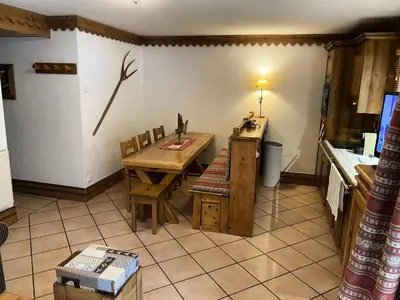 a kitchen with a table and chairs in a room at Résidence La Ginabelle - maeva Home - Appartement 3 pièces 6 personnes - Sélection MAE-2964 in Chamonix-Mont-Blanc
