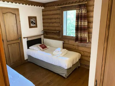 a bedroom with a bed in a room with a window at Résidence La Ginabelle - maeva Home - Appartement 3 pièces 6 personnes - Sélection MAE-2964 in Chamonix-Mont-Blanc