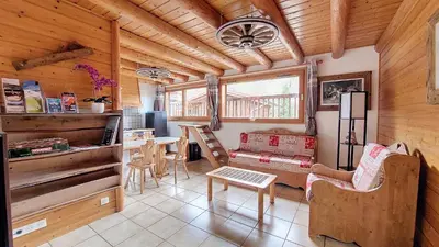 a living room with a piano and a table at Appartement 1 chambre idéalement situé in Domancy