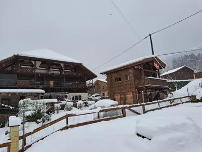 a snow covered building with snow on the ground at Appartement 1 chambre idéalement situé in Domancy