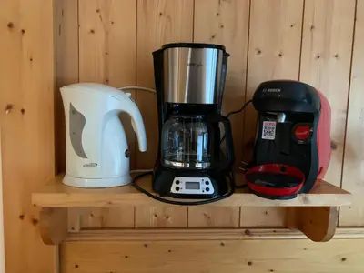 a coffee maker and a blender on a wooden shelf at appartement T2 pour 6 personnes à Combloux in Combloux