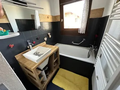 a bathroom with a tub and a sink and a bath tub at Résidence Le Royal - Charmant T3 dans le centre de Combloux MAE-2721 in Combloux