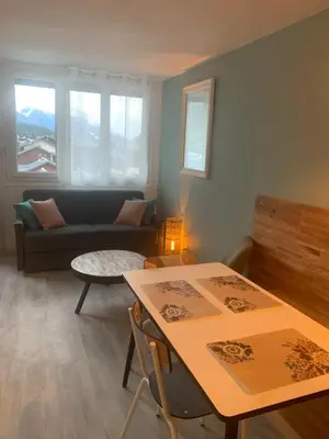 a living room with a couch and a table at Chamois blanc / Chamonix in Chamonix-Mont-Blanc