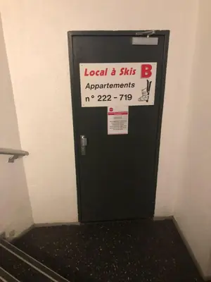 a black door with a sign on it at Chamois blanc / Chamonix in Chamonix-Mont-Blanc