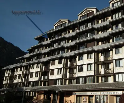 a large apartment building in front of a mountain at Chamois blanc / Chamonix in Chamonix-Mont-Blanc