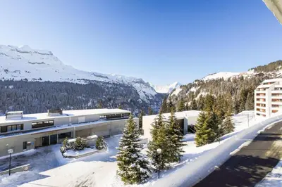 a building in the snow with a mountain in the background at Résidence Pégase - maeva Home - Appartement 3 Pièces 8 personnes - Sélection MAE-3663 in Flaine