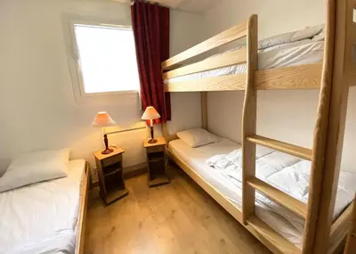 a room with two bunk beds and a window at Résidence Pégase - maeva Home - Appartement 3 Pièces 8 personnes - Sélection MAE-3663 in Flaine