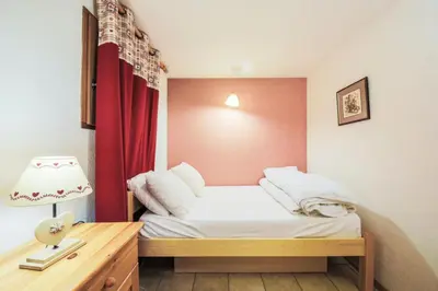 a small bedroom with a bed and a desk at Résidence Arche - maeva Home - Studio 4 Personnes - Confort MAE-3697 in Arâches-la-Frasse