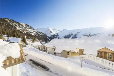 a town covered in snow with mountains in the background at Résidence Le Château de Crans - maeva Home - Appartement 3 Pièces 8 Personnes - Confort MAE-4488 in Flaine