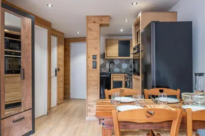 a kitchen and dining room with a table and chairs at Appartement 