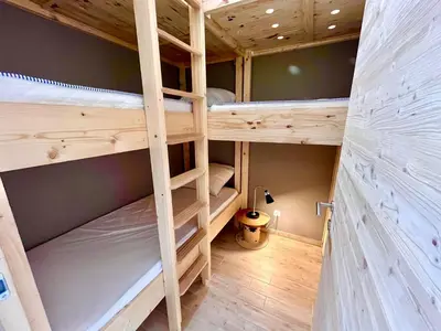 a bunk bed room with two bunk beds at Studio de 31m² idéalement situé aux pieds des remontées mécaniques été/hiver in Saint-Gervais-les-Bains