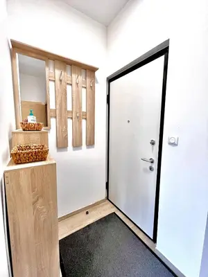 a room with a white door and a mirror at Studio de 31m² idéalement situé aux pieds des remontées mécaniques été/hiver in Saint-Gervais-les-Bains
