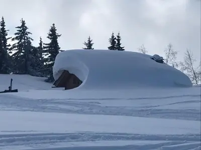a pile of snow piled on top of a car at Superbe chalet 10 personnes 5 chambres Les Houches in Les Houches