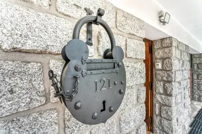 a metal lock on a stone wall at Sauna Bain Nordique Cinéma Vue Montange in Chamonix-Mont-Blanc