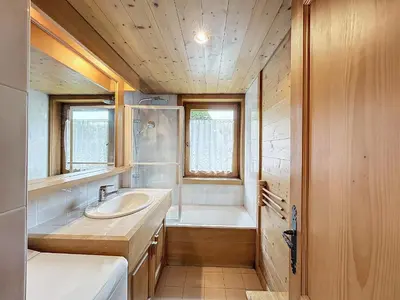 a bathroom with a sink and a bath tub at Charmant appart 3 pièces proche des pistes avec parking et terrasse - FR-1-560-140 in Combloux