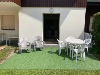 a group of white chairs and a table and chairs at Studio confortable avec parking et animaux admis - FR-1-629-139 in Samoëns