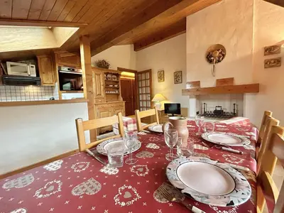 a dining room table with plates and glasses on it at Appartement cosy 2P+cabine, 6 couchages, proche télécabine Jaillet et centre, balcon Sud, garage privé - FR-1-597-176 in Megève